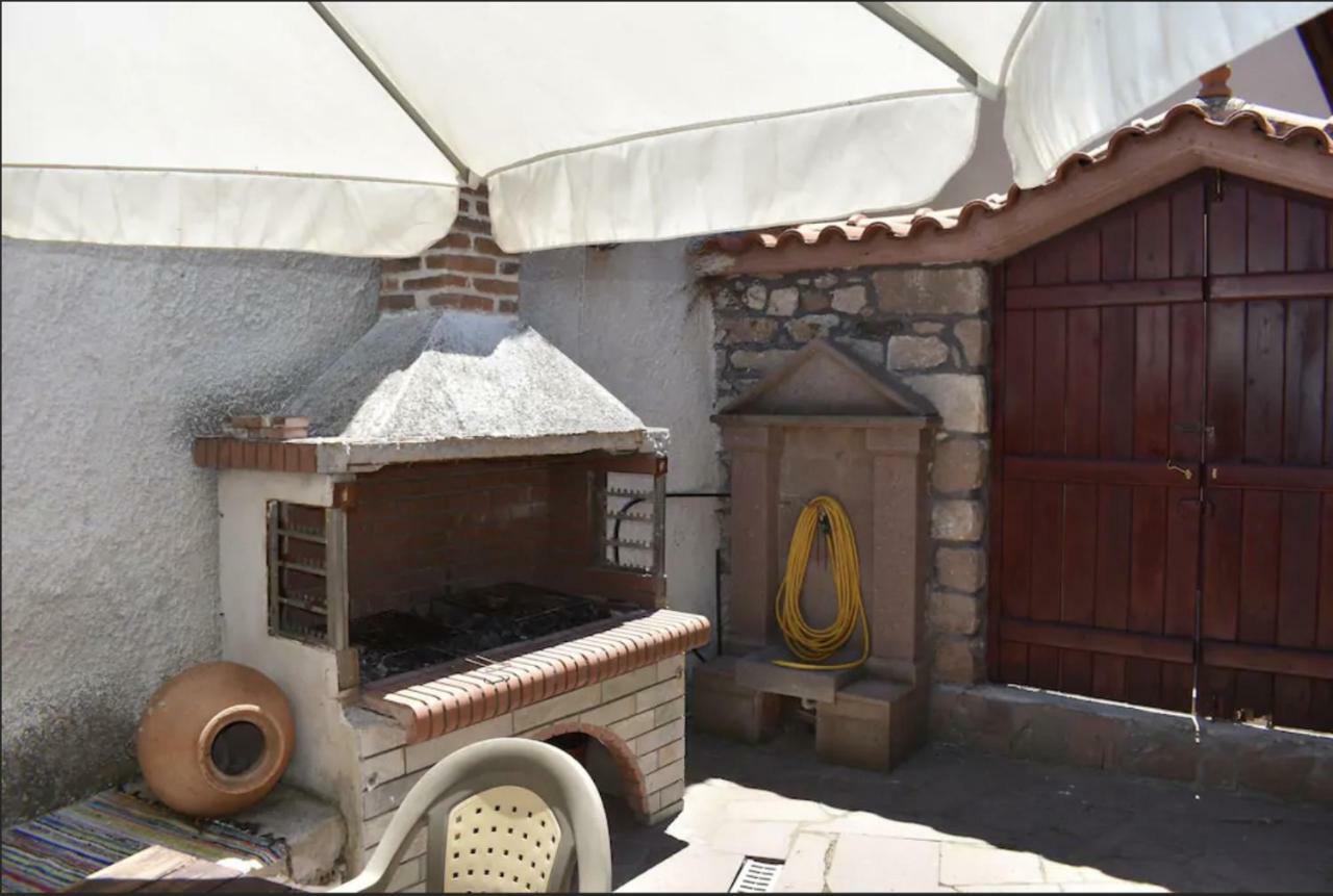 Wood And Stone In The Path Of Lava Villa Antissa Exterior foto