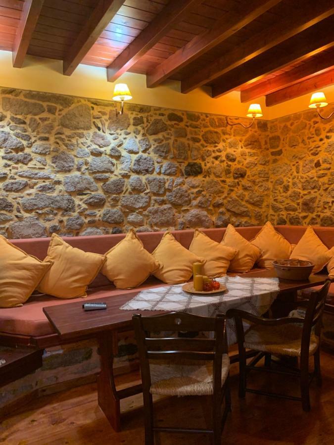 Wood And Stone In The Path Of Lava Villa Antissa Exterior foto